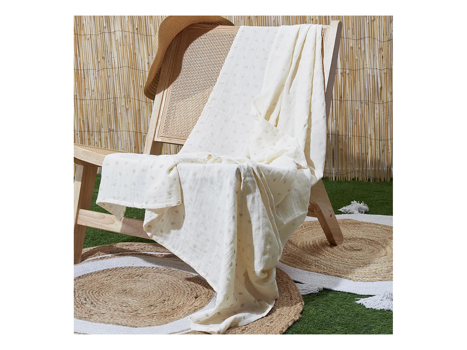 Plaid 120x150 cm LUCIE gaze de coton motif feuilles blanc