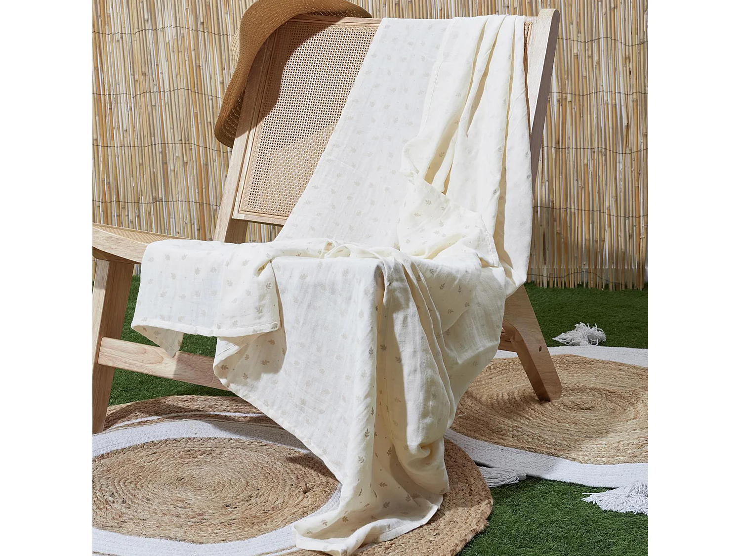 Plaid 120x150 cm LUCIE gaze de coton motif feuilles blanc