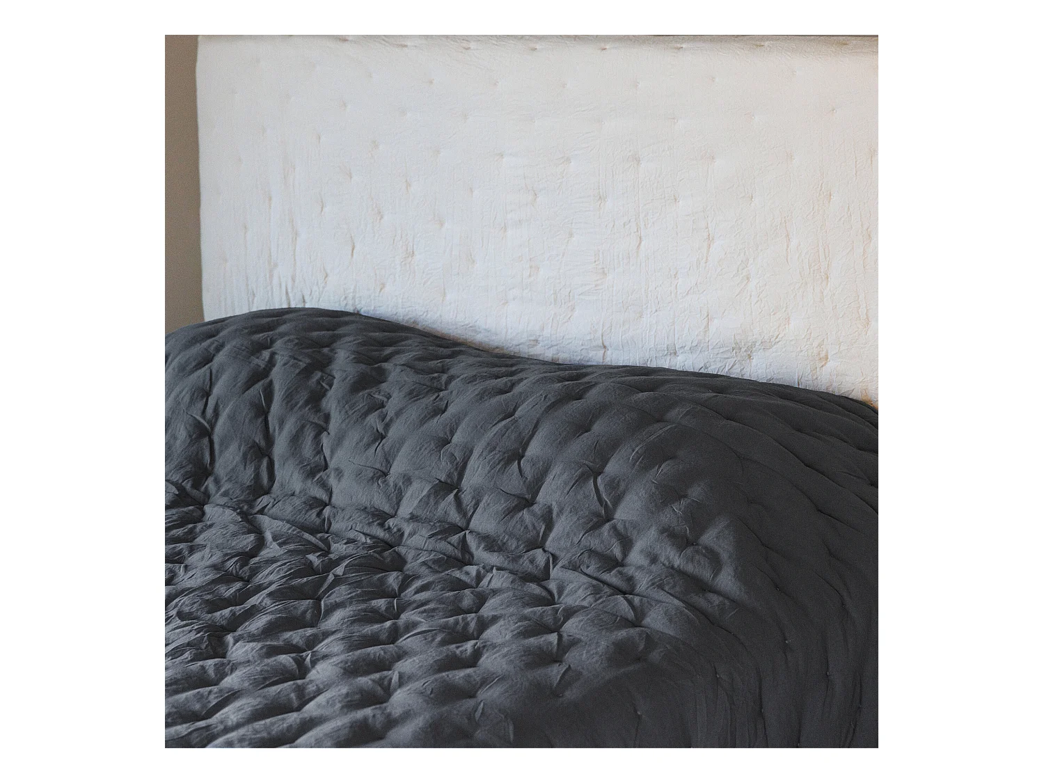 Plaid 150x200 cm CELESTE microfibre points brodés noir caviar