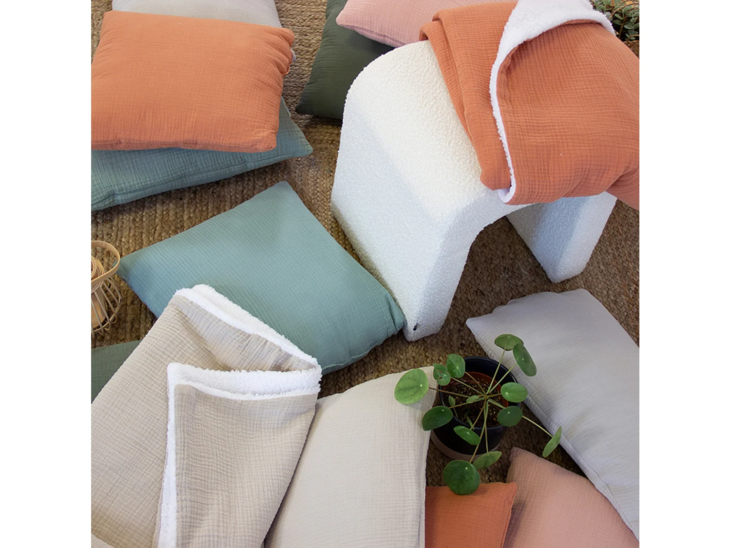 Plaid 130x170 cm double gaze de coton GAZE & SHERPA rose pêche