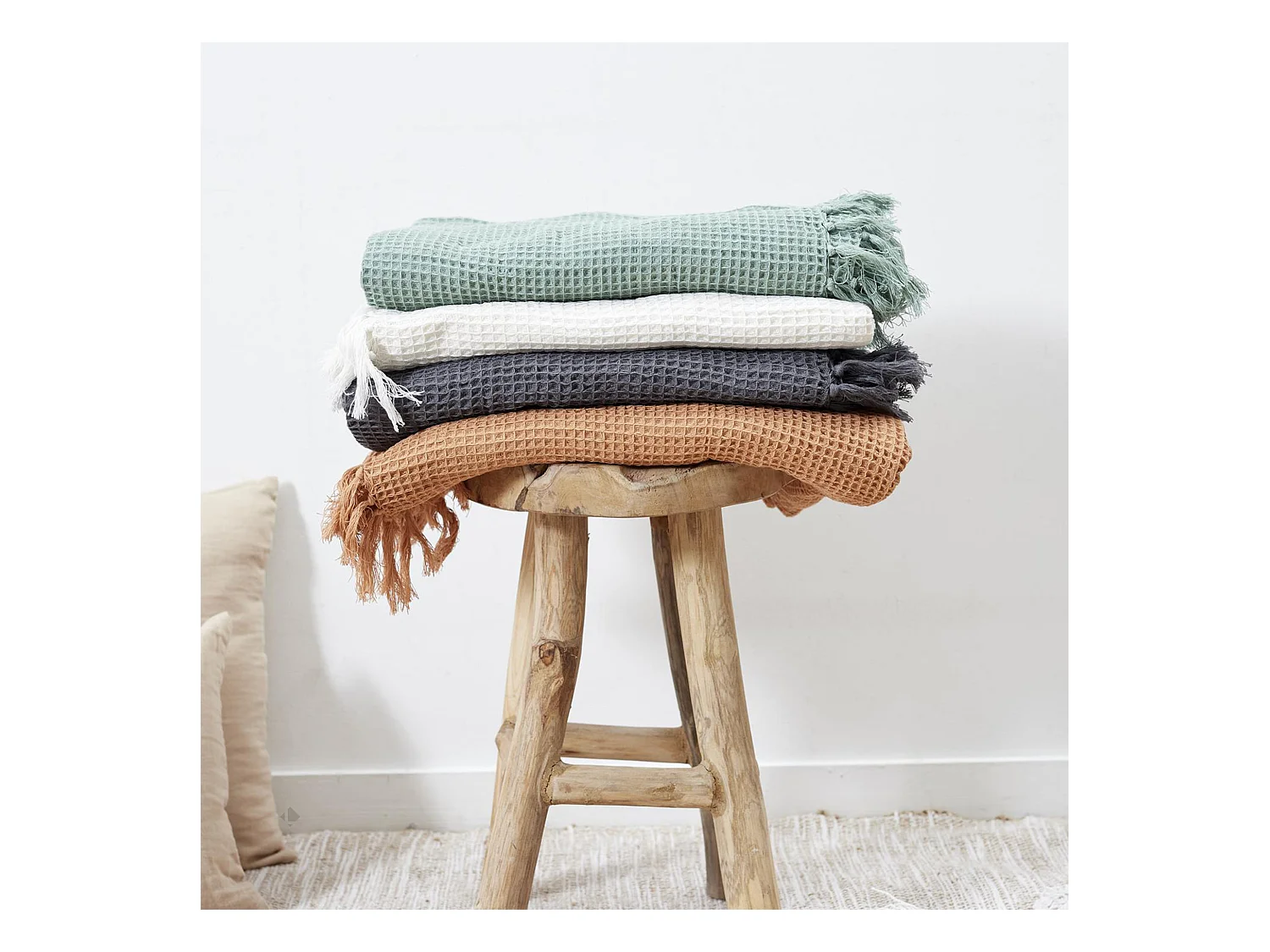 Jeté de canapé à franges gaufré 120x150 cm collection LAURY Vert Sauge