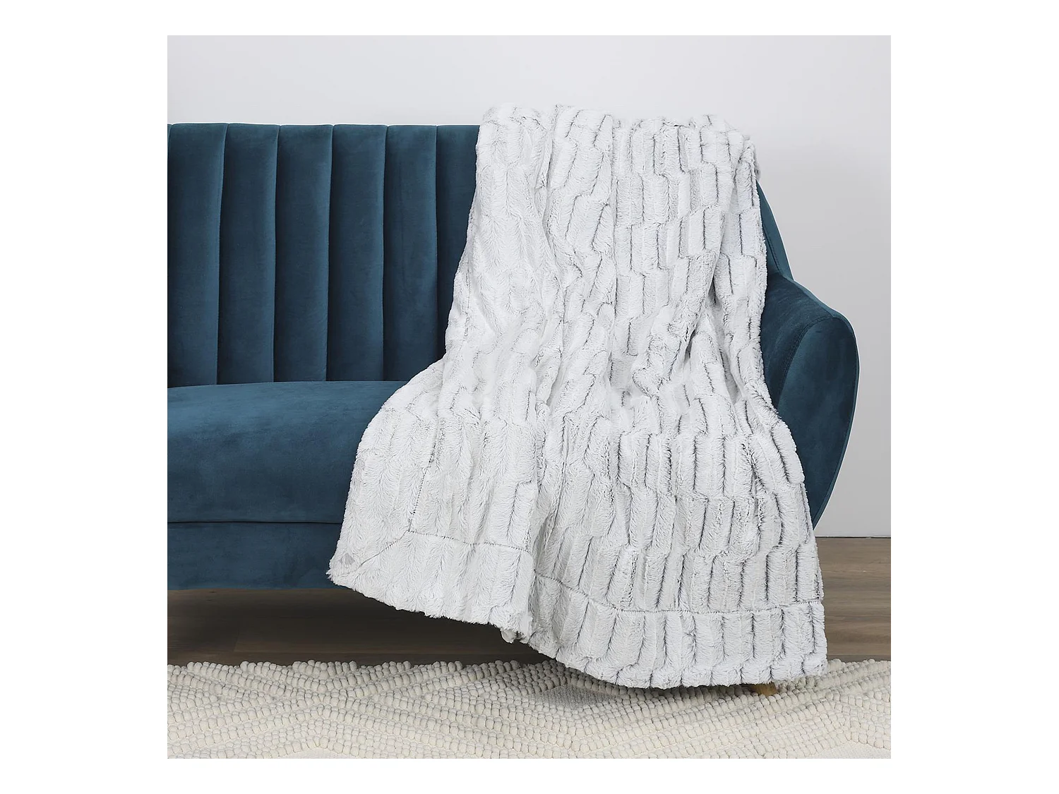 Plaid fausse fourrure collection LAURE 140x200 cm coloris gris clair