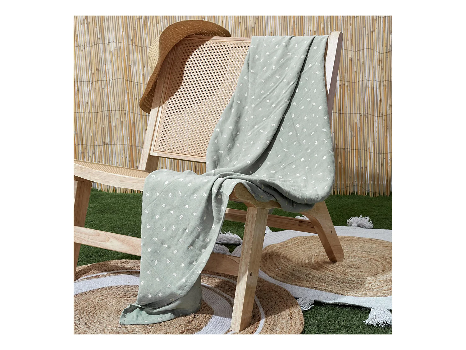 Plaid 120x150 cm LUCIE gaze de coton motif feuilles gris