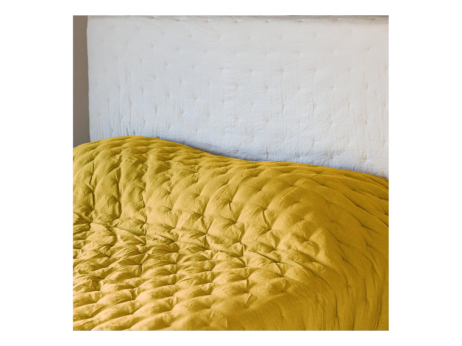 Plaid 150x200 cm CELESTE microfibre points brodés jaune Gold