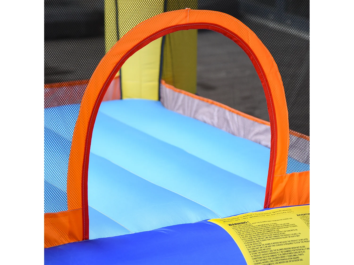 Gioco gonfiabile gigante per bambini con scivolo e canestro