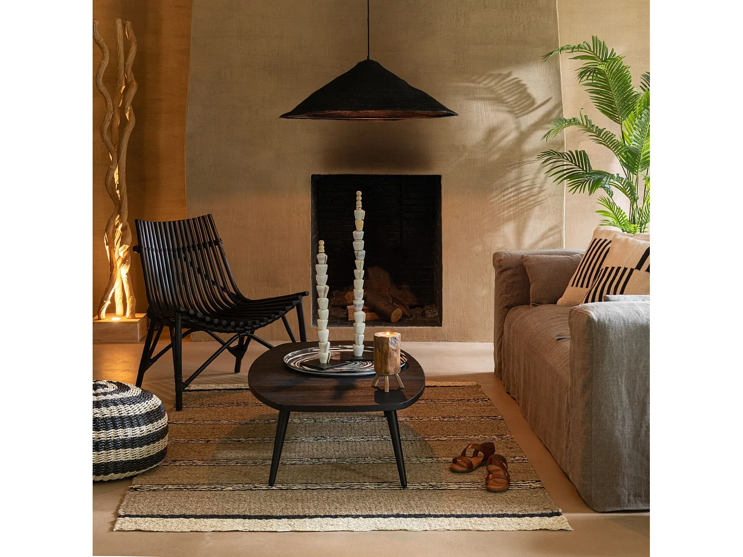 Lámpara colgante de techo con forma de sombrero en junco