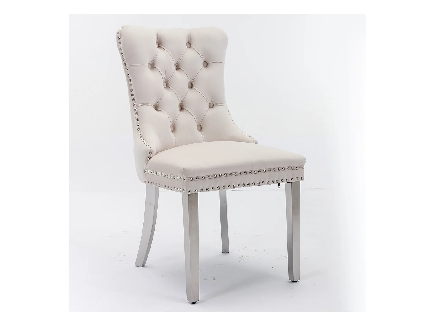 Set di 2 sedie da pranzo - Sedie con schienali imbottiti e gambe in acciaio inossidabile argentato - con finiture borchiate - velluto beige