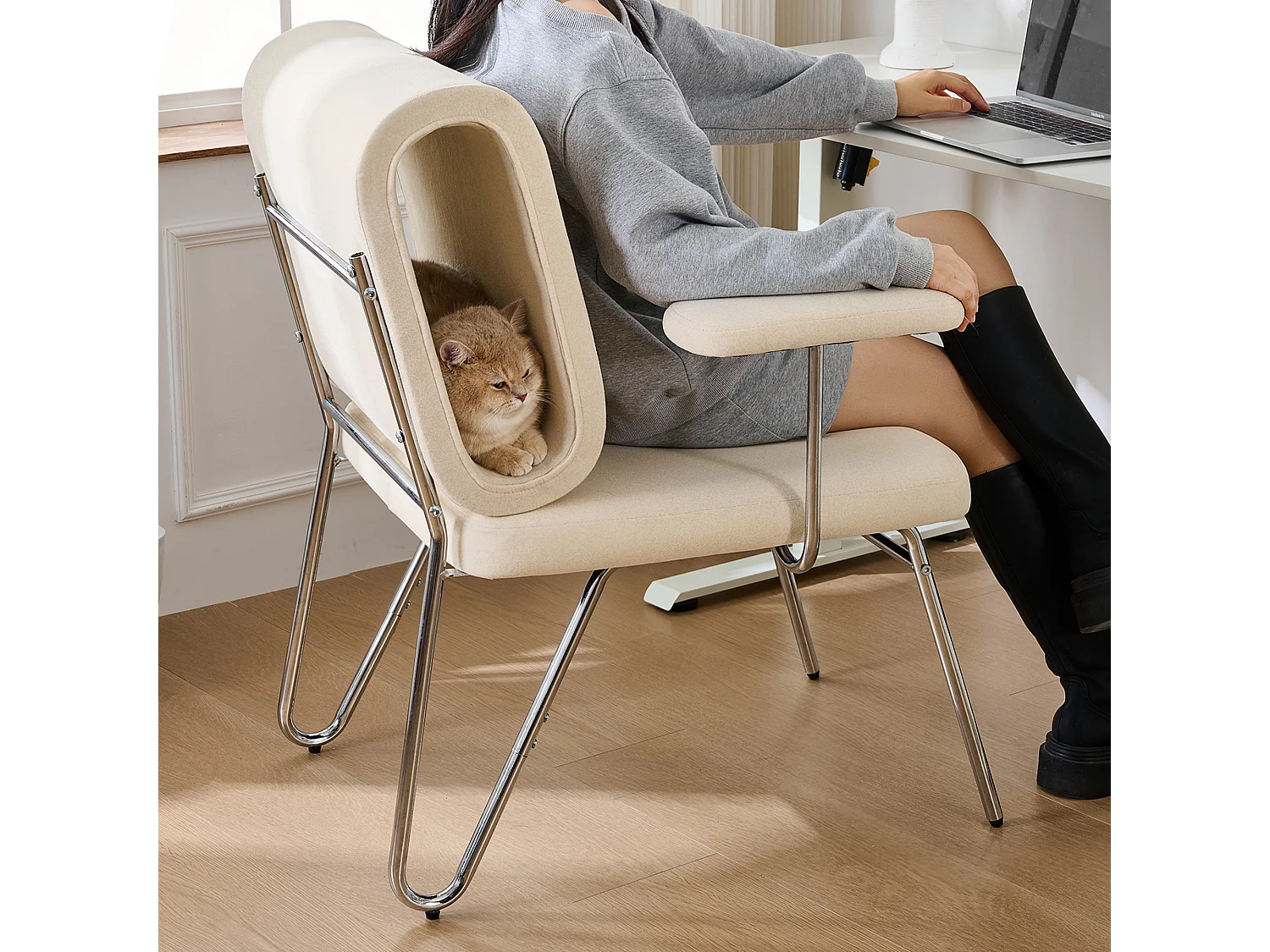 Chaise de bureau avec lit pour chat intégré, design ergonomique, matériau résistant aux griffures, tissu, acier et bois, beige (77x70x89cm)