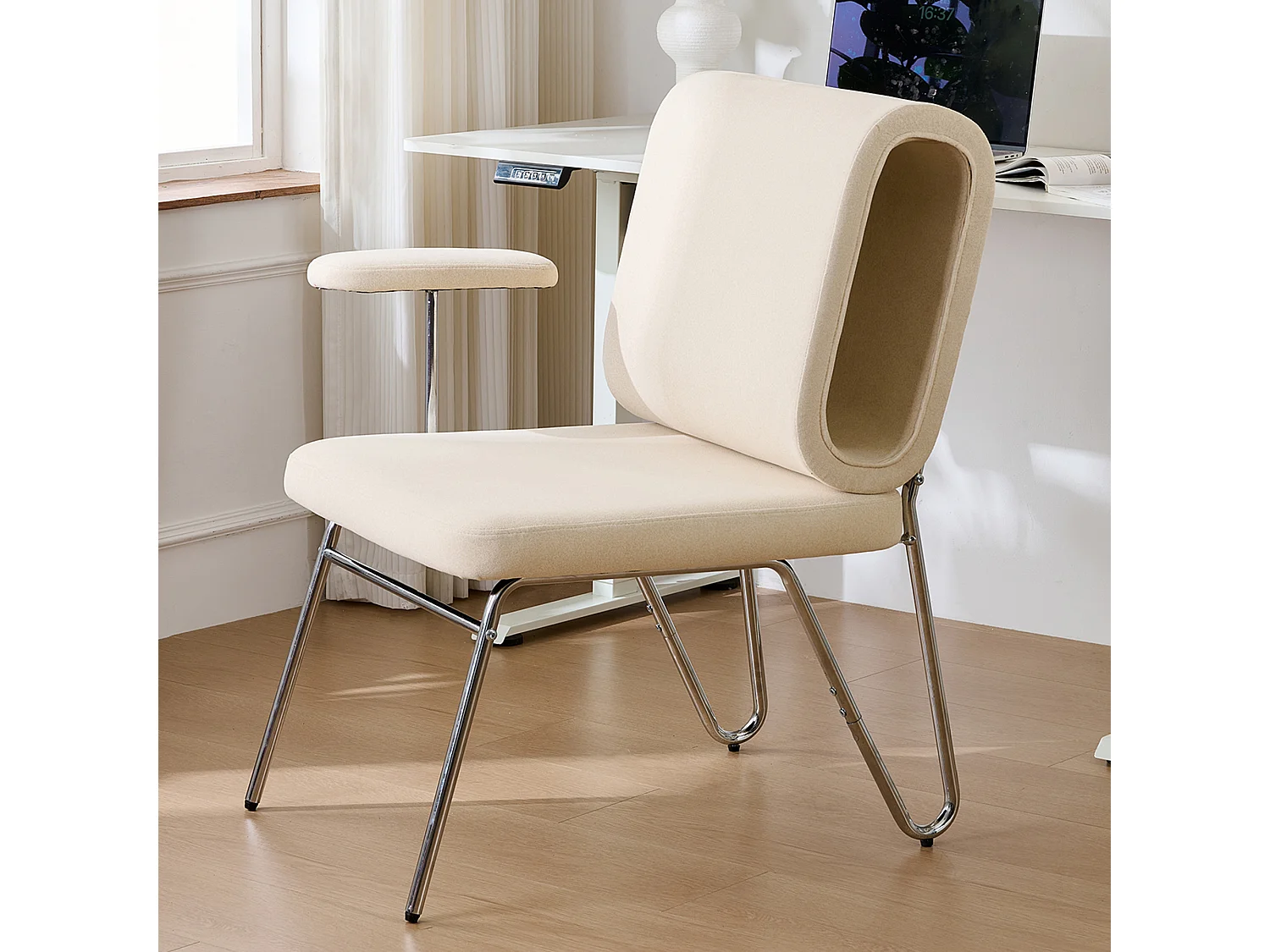 Chaise de bureau avec lit pour chat intégré, design ergonomique, matériau résistant aux griffures, tissu, acier et bois, beige (77x70x89cm)
