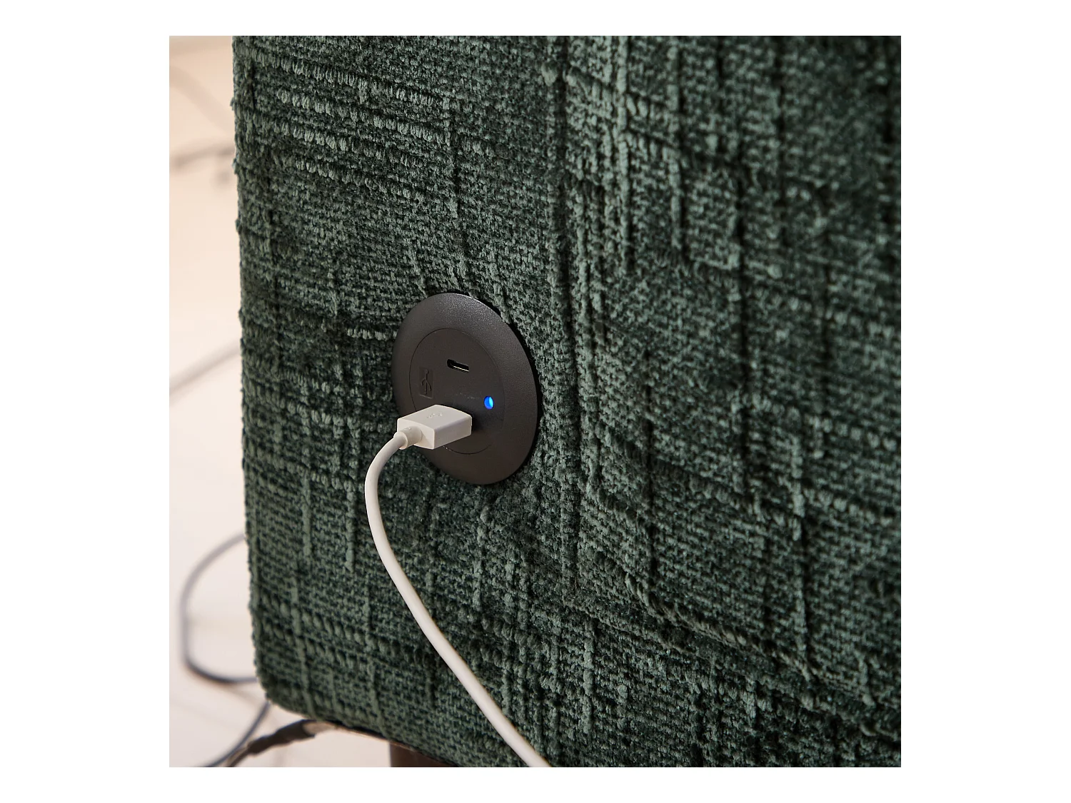 Canapé 2 places avec éclairage LED et port USB, pieds en bois - tissu chenille vert foncé