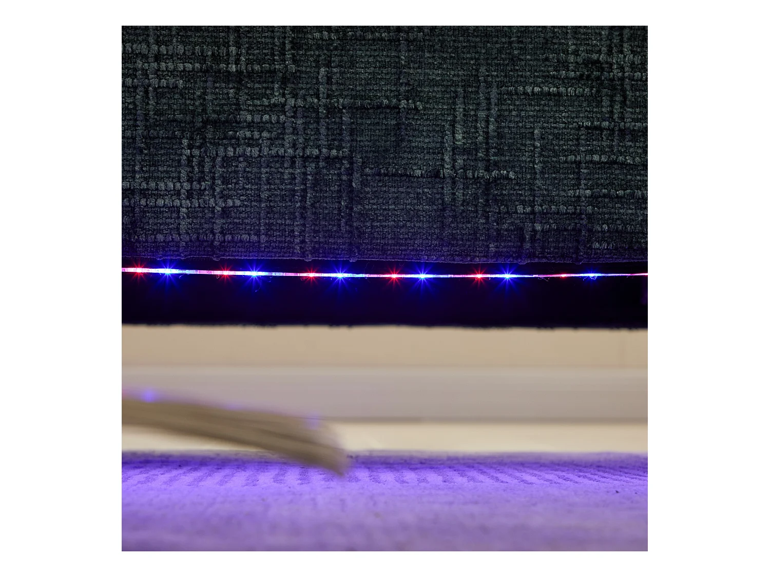 Canapé 2 places avec éclairage LED et port USB, pieds en bois - tissu chenille vert foncé