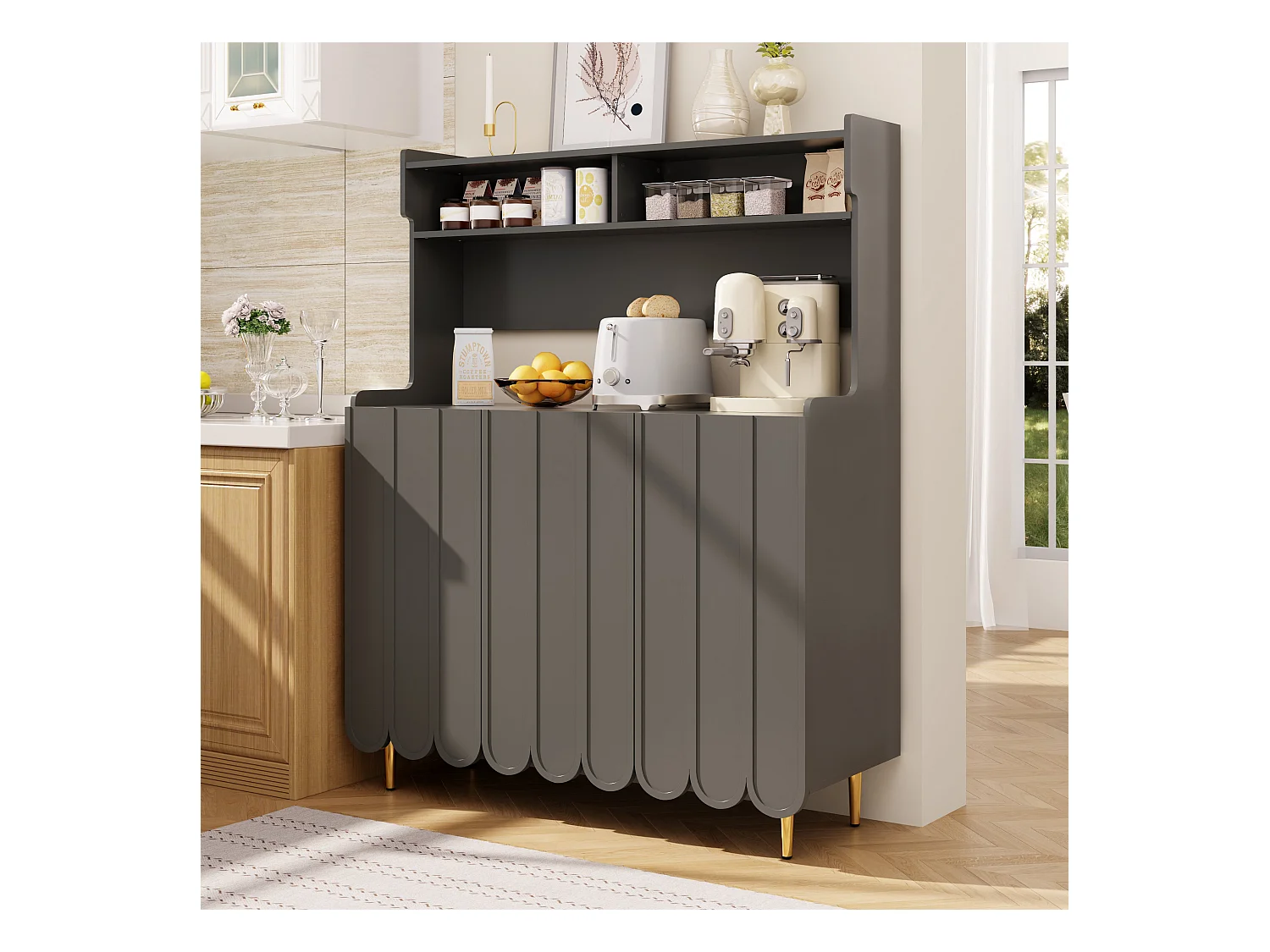 Szara komoda z 3 drzwiami i otwartymi półkami, złote nogi – do salonu i kuchni