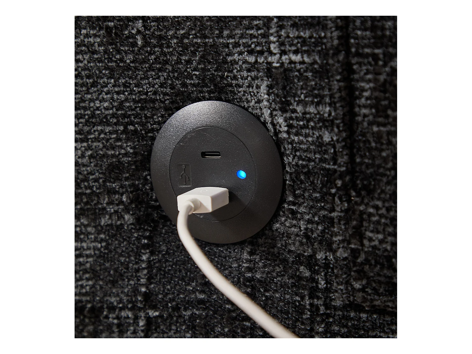 Canapé 2 places avec éclairage LED et port USB, pieds en bois - tissu chenille noir