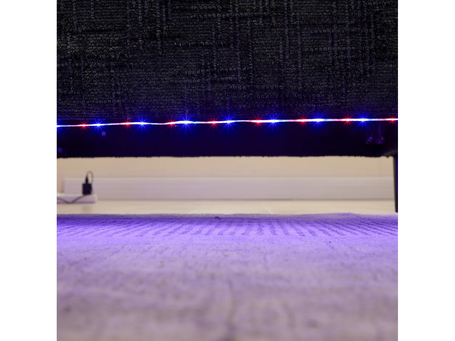 2-Sitzer-Sofa mit LED-Beleuchtung und USB-Anschluss, Holzfüße - Chenille-Stoff schwarz