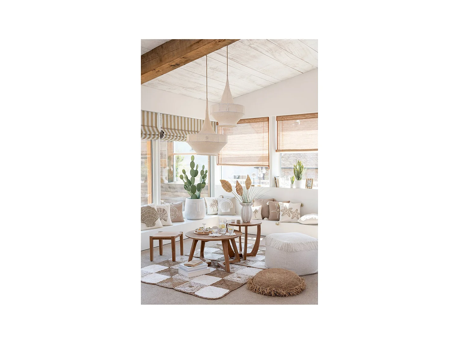 Table basse ronde en bois naturel teck pour salon élégant