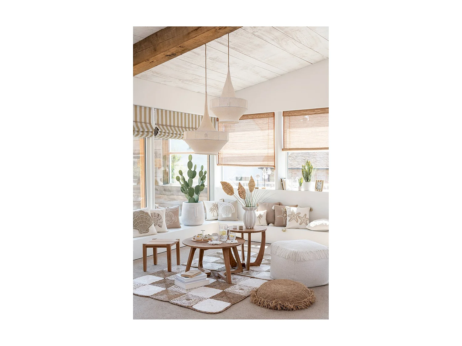 Table basse ronde en bois naturel teck pour salon élégant