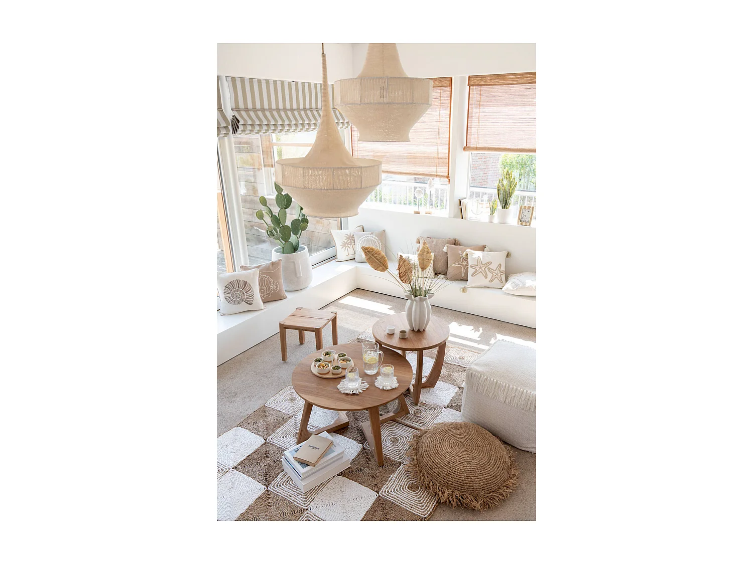 Table basse ronde en bois naturel teck pour salon élégant