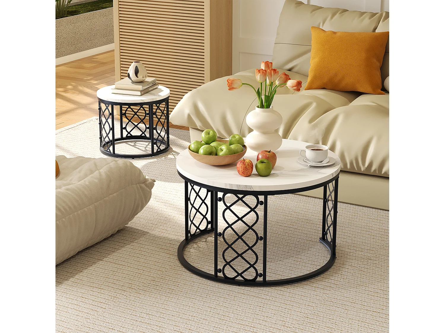 Lot de 2 tables basses gigognes rondes, placage de marbre blanc, structure en métal noir