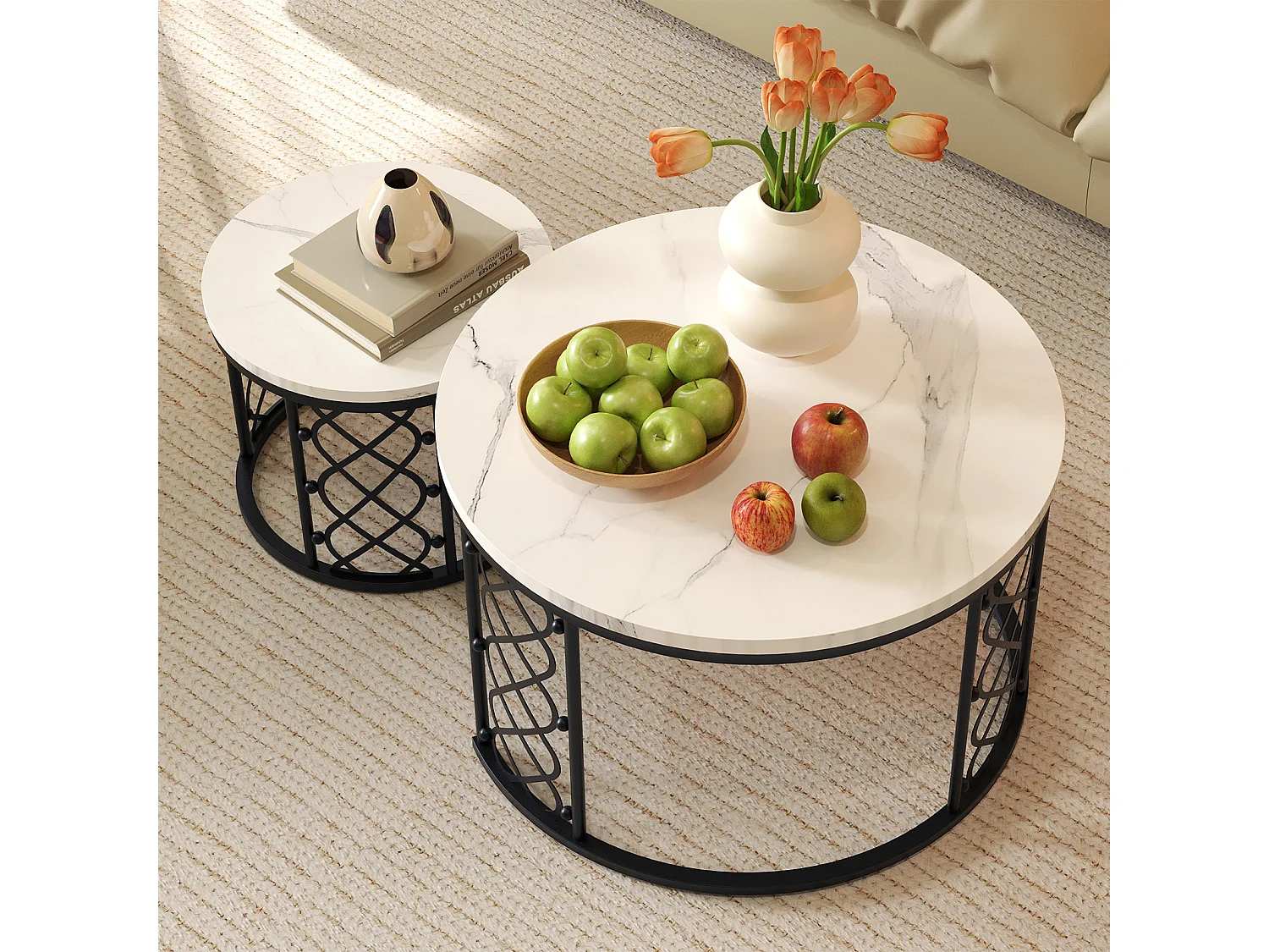 Lot de 2 tables basses gigognes rondes, placage de marbre blanc, structure en métal noir