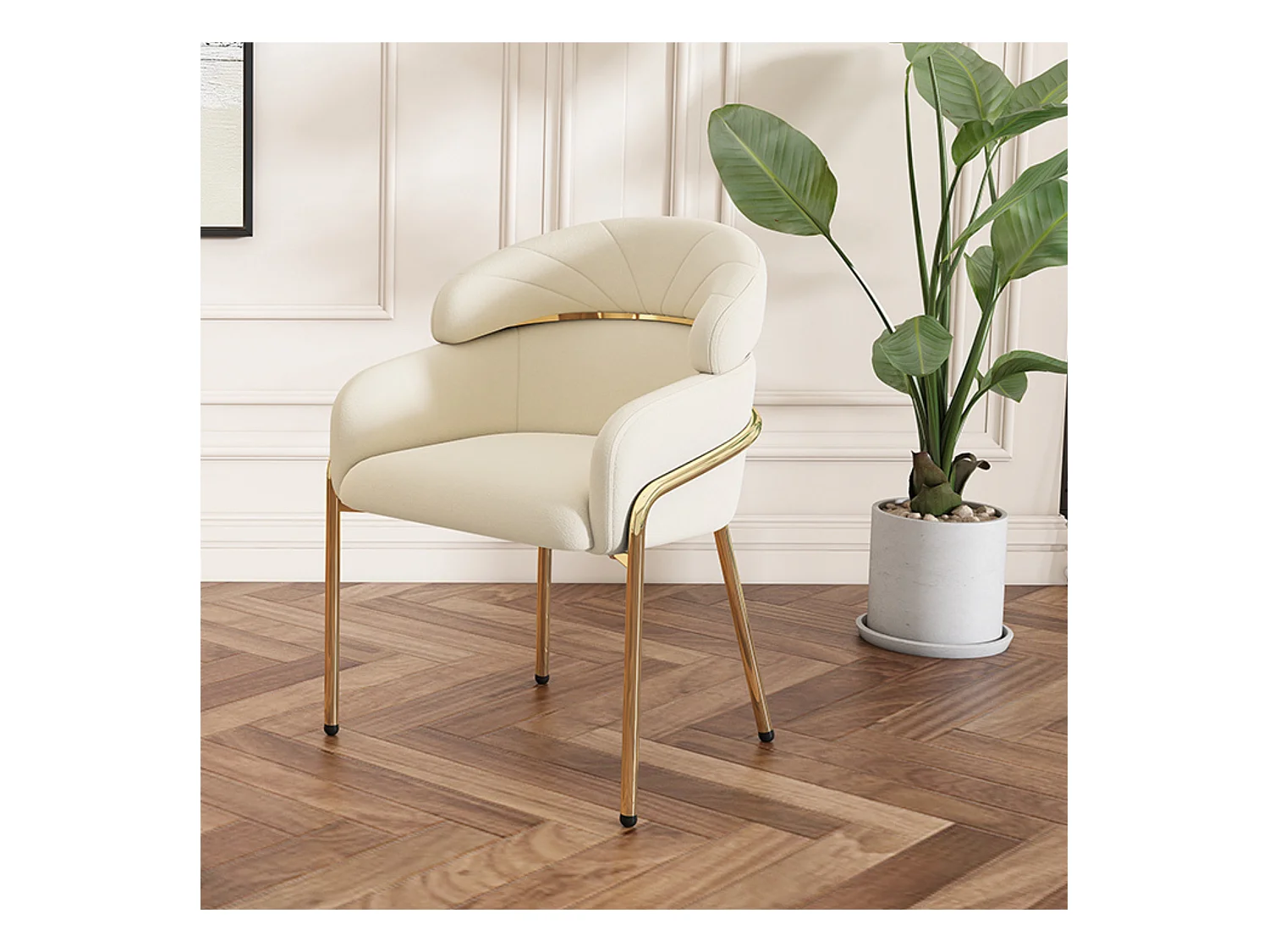 1 Esszimmerstuhl aus beigem Samt mit gepolsterter Rückenlehne und goldfarbenen Metallbeinen