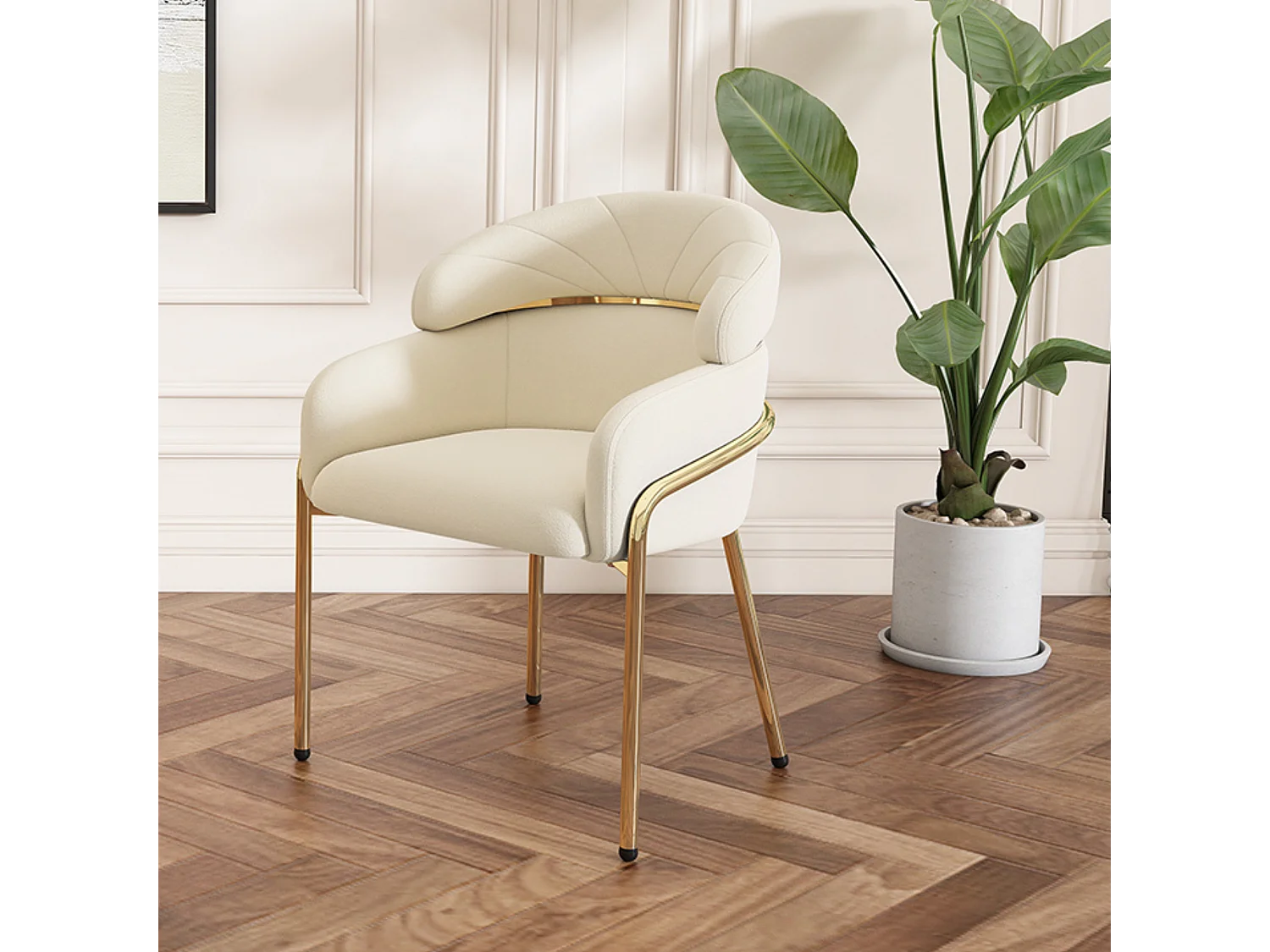 1 Esszimmerstuhl aus beigem Samt mit gepolsterter Rückenlehne und goldfarbenen Metallbeinen
