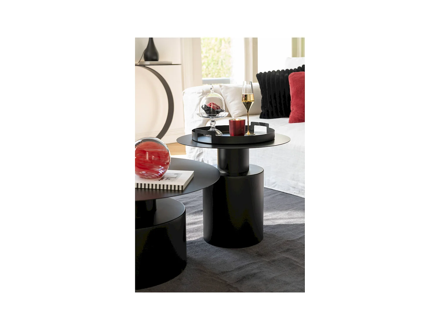 Table basse ronde en métal noir design contemporain salon élégant