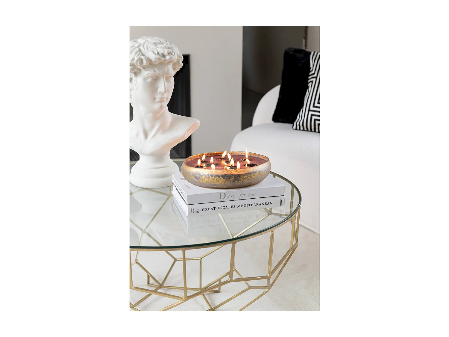 Table basse dorée en métal et verre design contemporain élégant