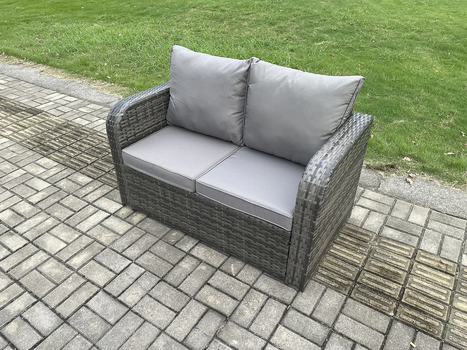 Terrassen Rattan Gartenmöbel-Set mit Langer rechteckiger Esstisch 2 kleine Fußhockern 6 Sitzer Outdoor Loveseat Sofa Set Dunkelgrau gemischt