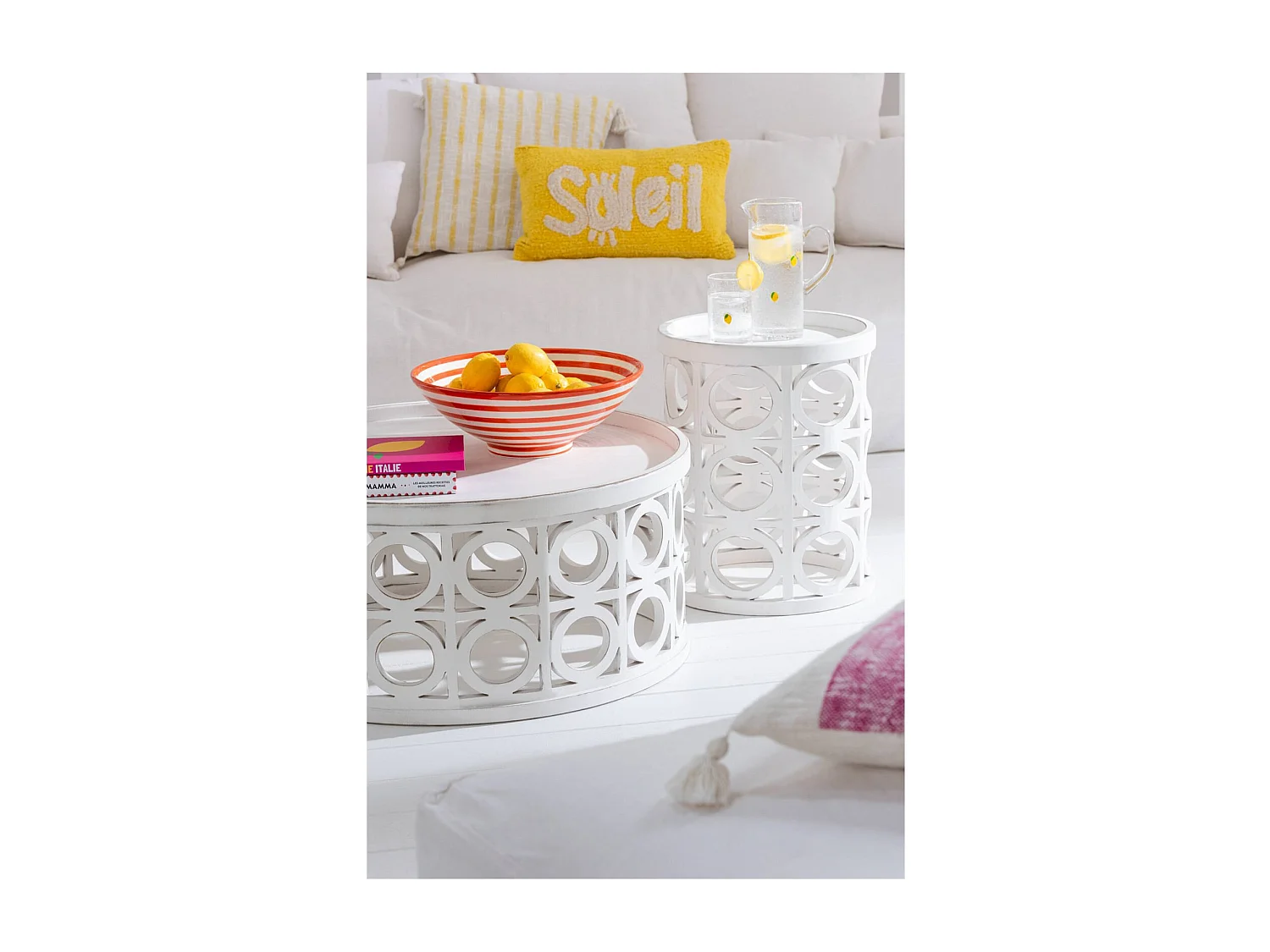 Table basse sculptée blanche en bois esprit contemporain