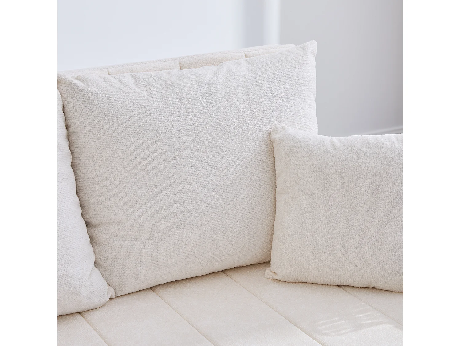 Canapé convertible 2 places en chenille beige - Canapé-lit avec accoudoirs porte-gobelets - port USB intégré - Idéal pour petit espace ou bureau