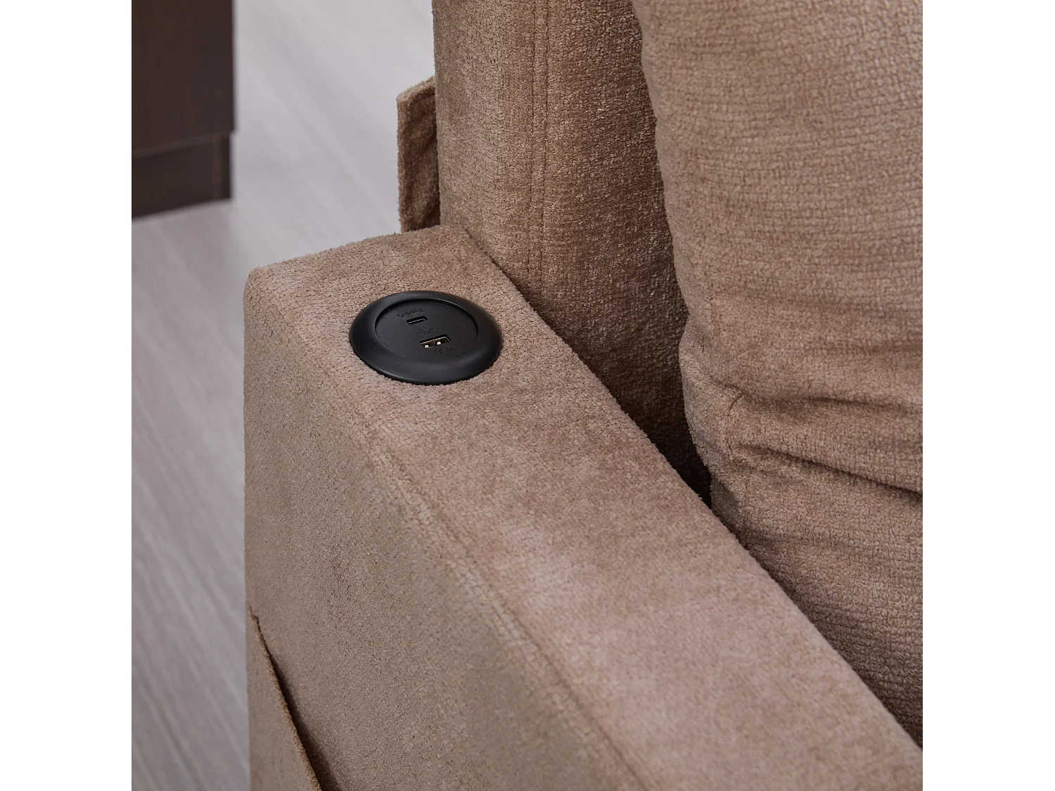 Canapé convertible 2 places en chenille taupe - Canapé-lit avec accoudoirs porte-gobelets - port USB intégré - Idéal pour petit espace ou bureau