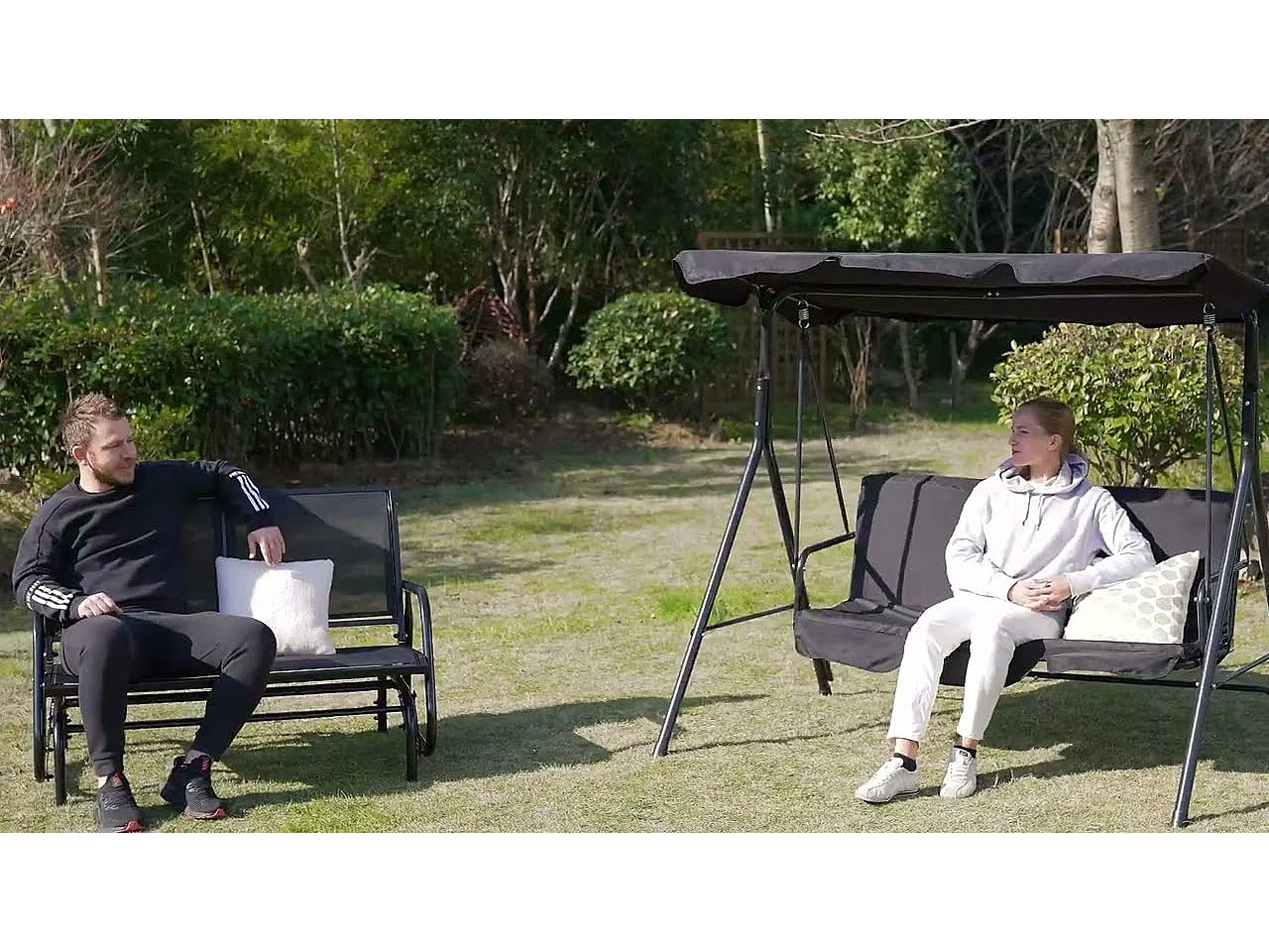 Gartenbank aus Metall für 2 Personen - Sitzbank für draußen - 119 x 70 x 85 cm - Schwarz