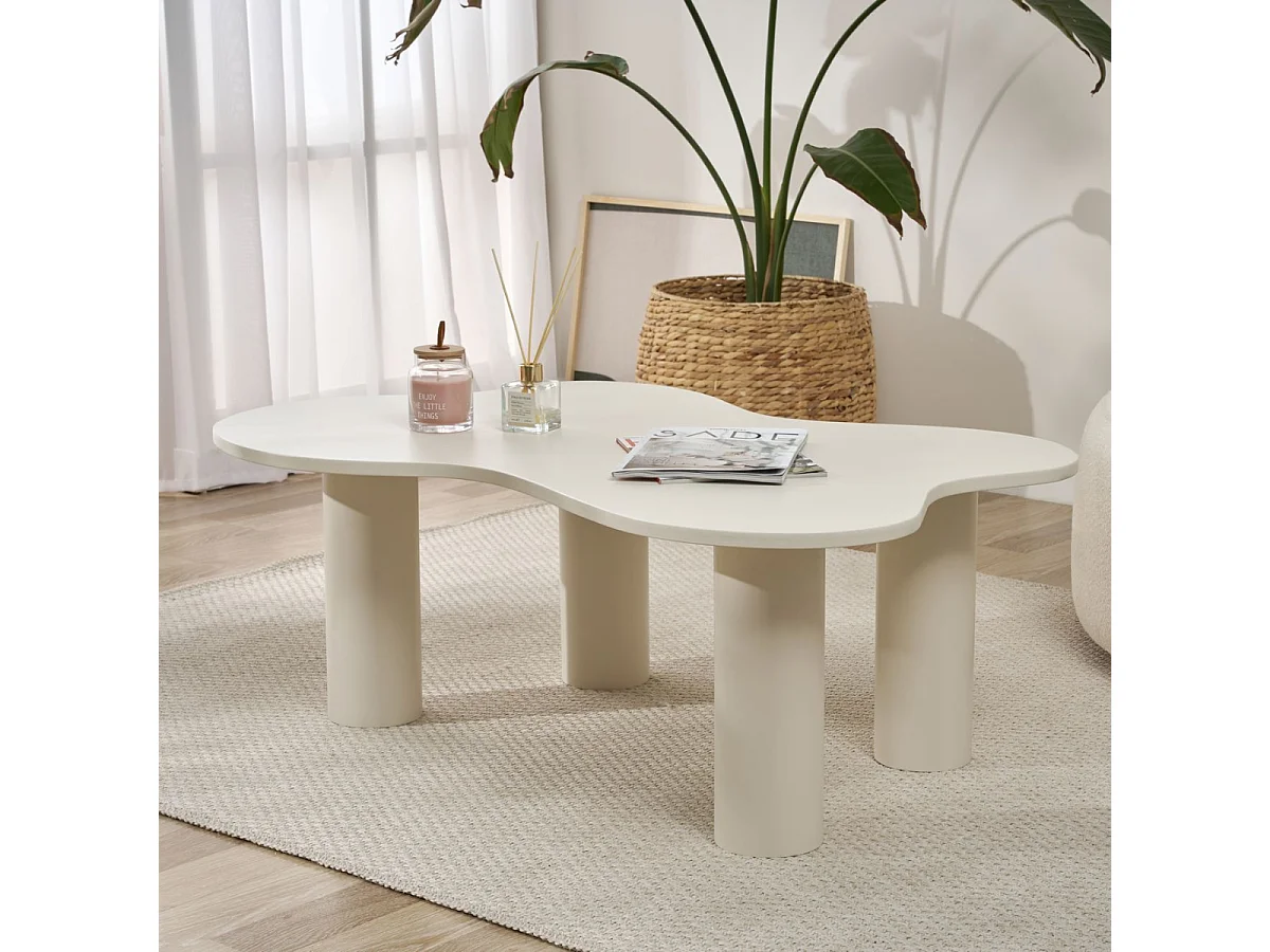 Mesa de centro com tampo em forma orgânica creme BLOOM