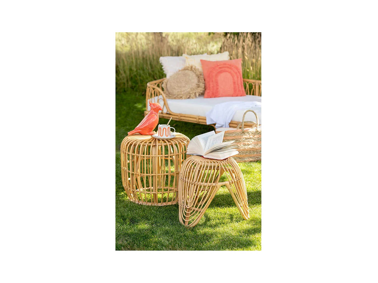 Table basse en rotin naturel esprit bohème pour salon chaleureux