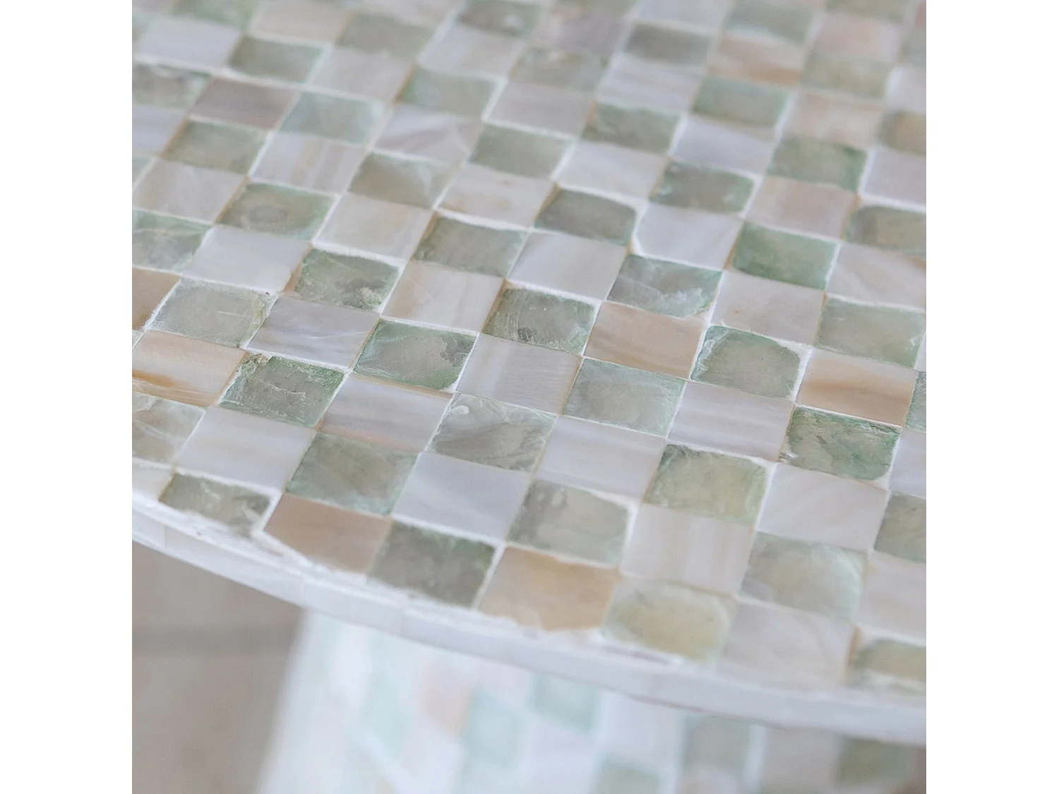 Now's Home - Table Basse Ronde En Coquille De  Capiz Verte 58x58x40cm Zina