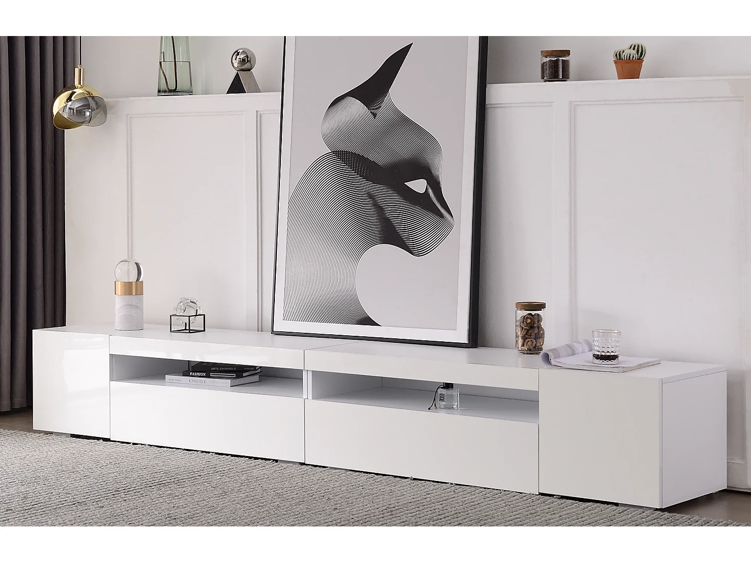 Meuble TV blanc 240 cm avec panneau brillant, éclairage LED variable. Design épuré et pratique, idéal salon/salle à manger avec grand espace de rangement.