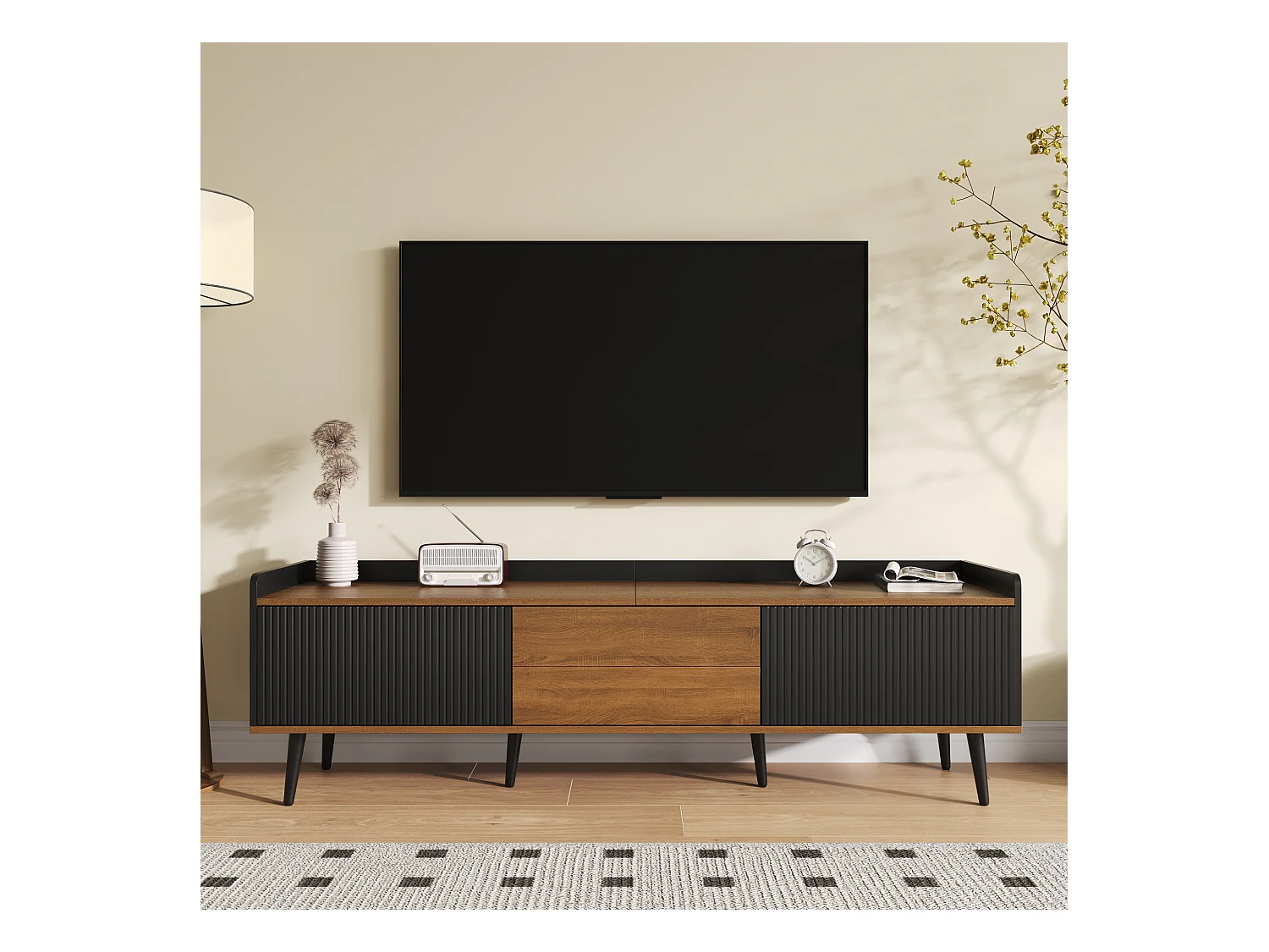Meuble TV, table TV, support TV, meuble bas à trois portes, construction compacte, finition noire et bois naturel, dimensions : H 49,5 cm / L 160 cm / P 39 cm.