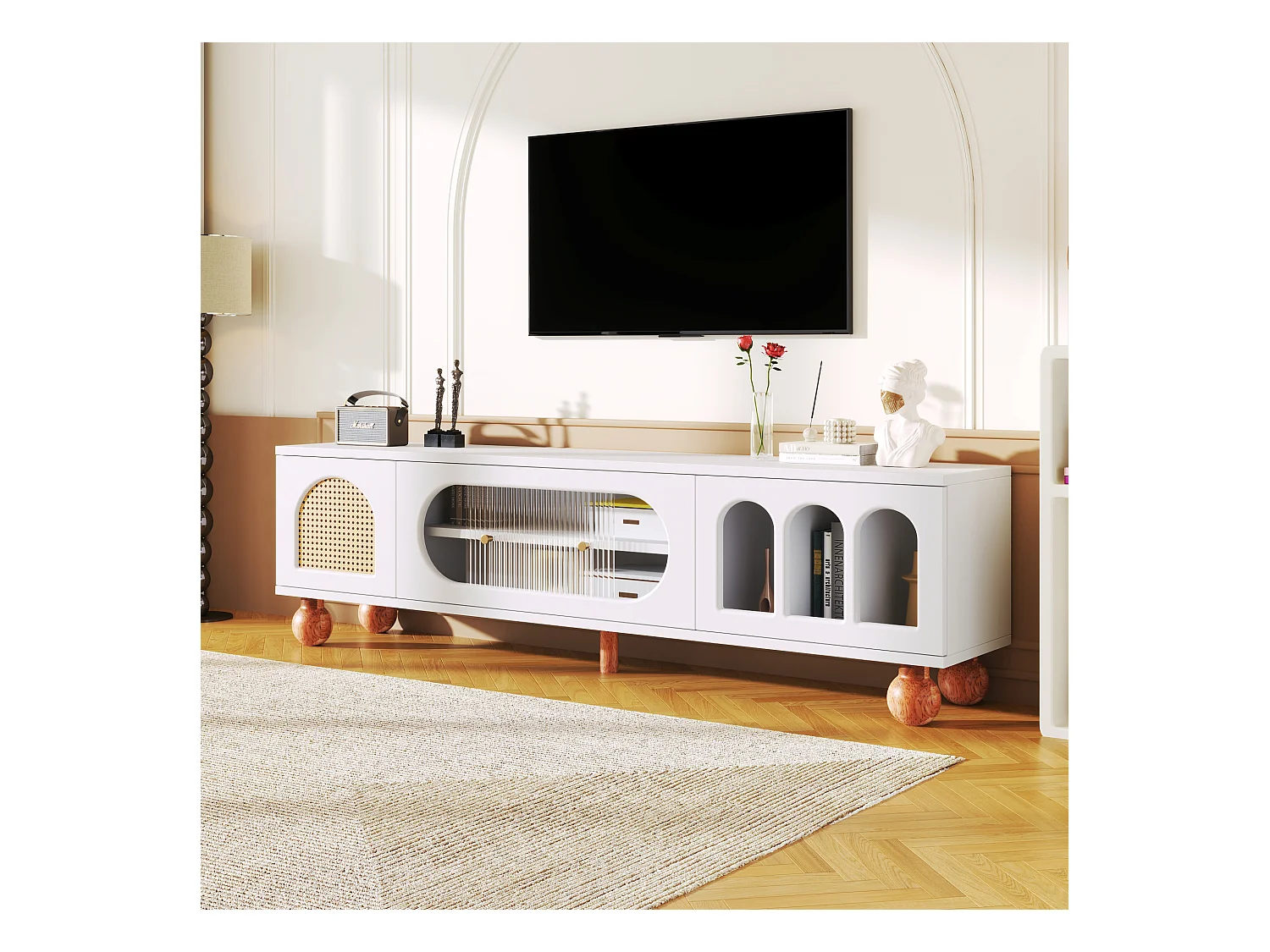 Meuble TV, Porte Effet Rotin, Porte Coulissante en Verre, 3 Compartiments Ouverts, Lowboard avec Poignées Dorées et Pieds Massifs en Bois