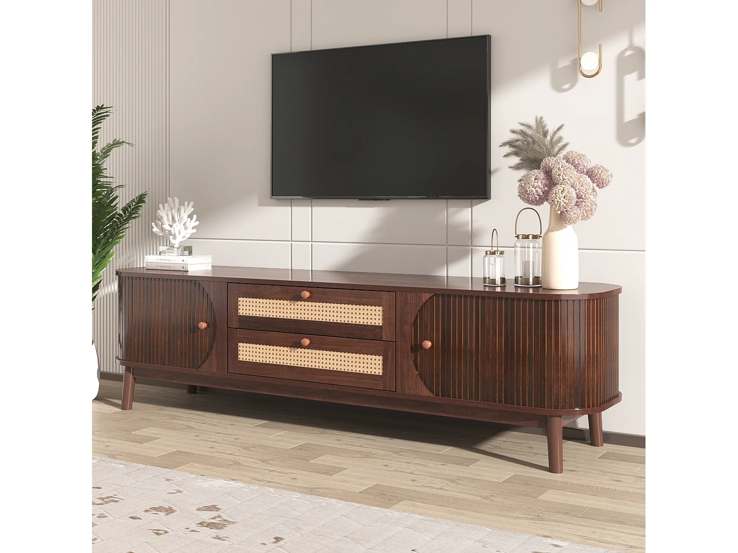 Meuble TV à couleur bois naturel : avec portes, tiroirs et côtés en rotin – Solution de rangement pratique dans un style lande naturel