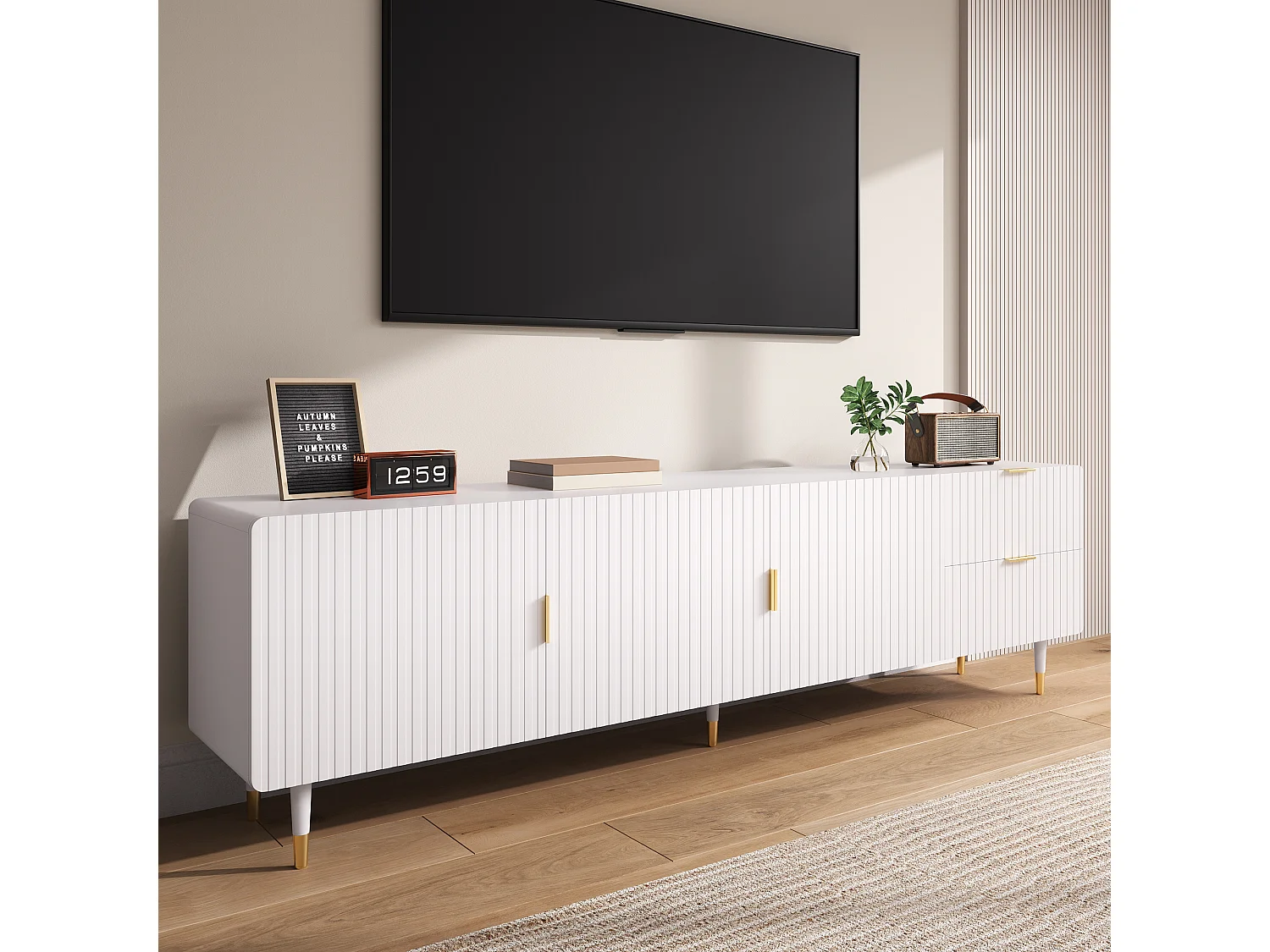 Meuble TV avec tiroirs, poignées et pieds dorés, portes avec étagères, pieds réglables, design élégant et pratique pour le salon.