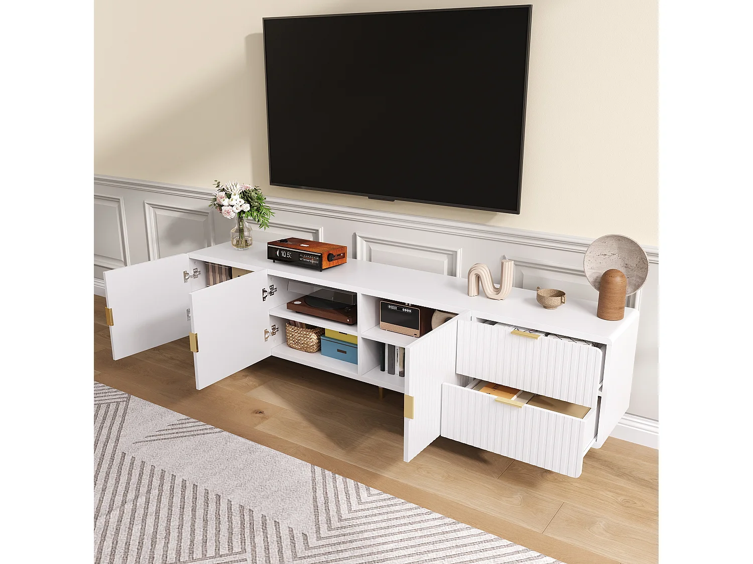 Meuble TV avec tiroirs, poignées et pieds dorés, portes avec étagères, pieds réglables, design élégant et pratique pour le salon.