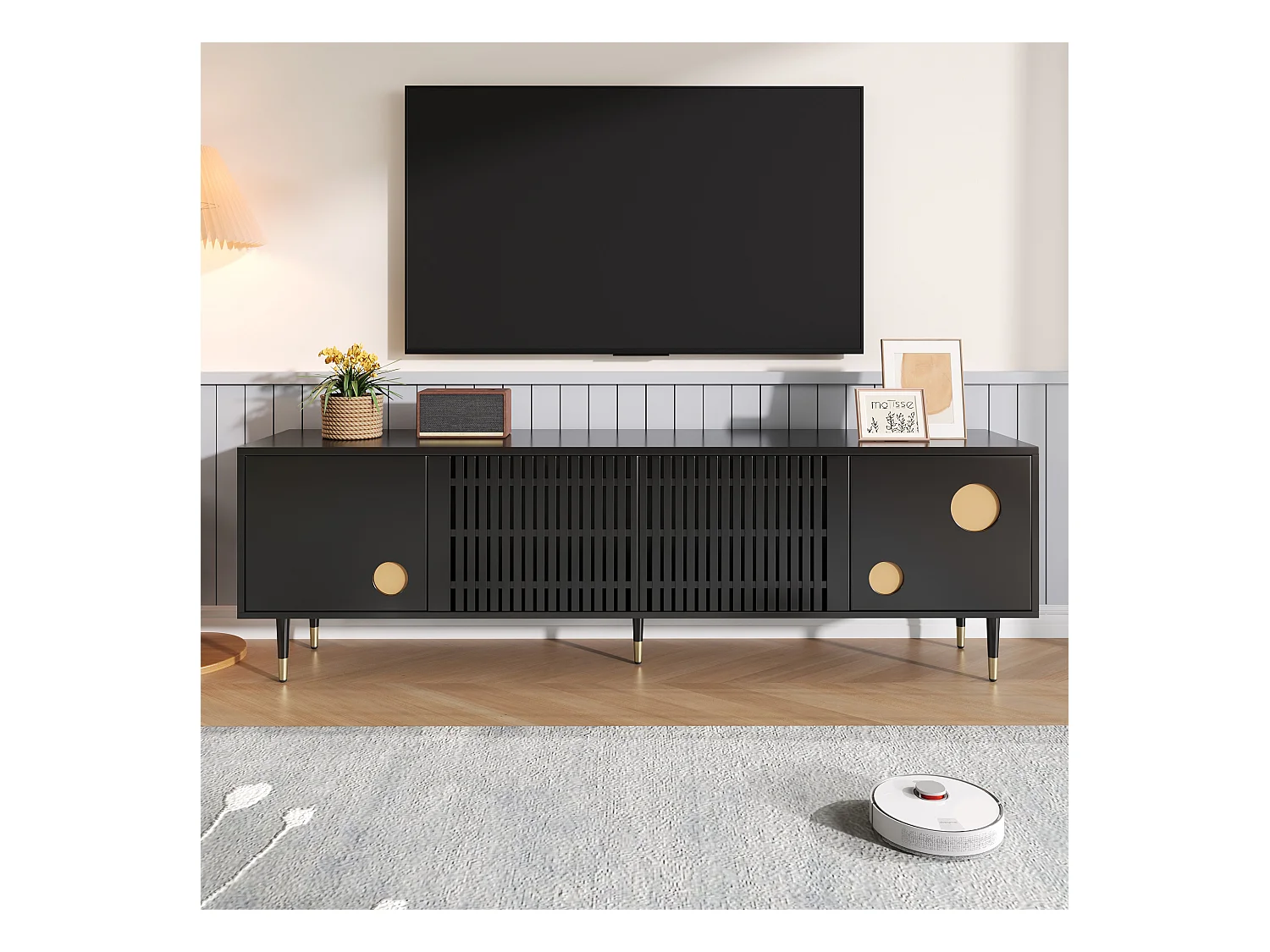 Meuble TV avec structure en grille, poignées cachées, décoration dorée, meubles pour salon, deux portes en bois massif.