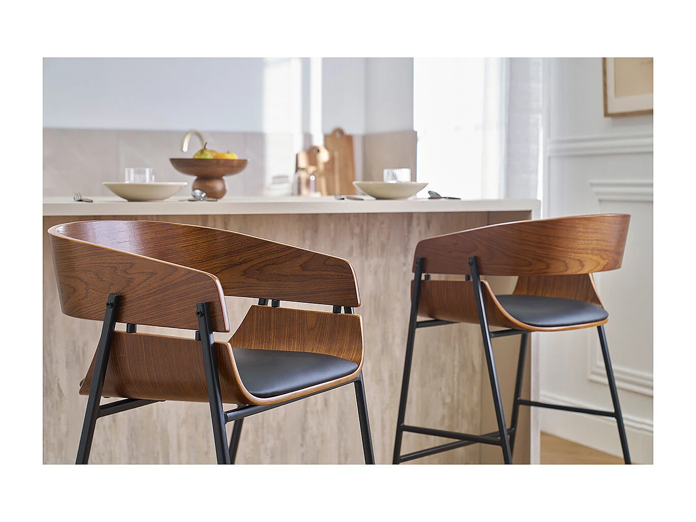 Designer Barhocker aus dunklem Holz und schwarzem Metall (2er-Set) WESS