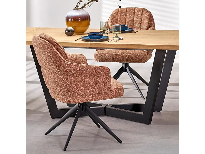 Chaise pivotante cannelle en tissu avec pieds en métal Lana