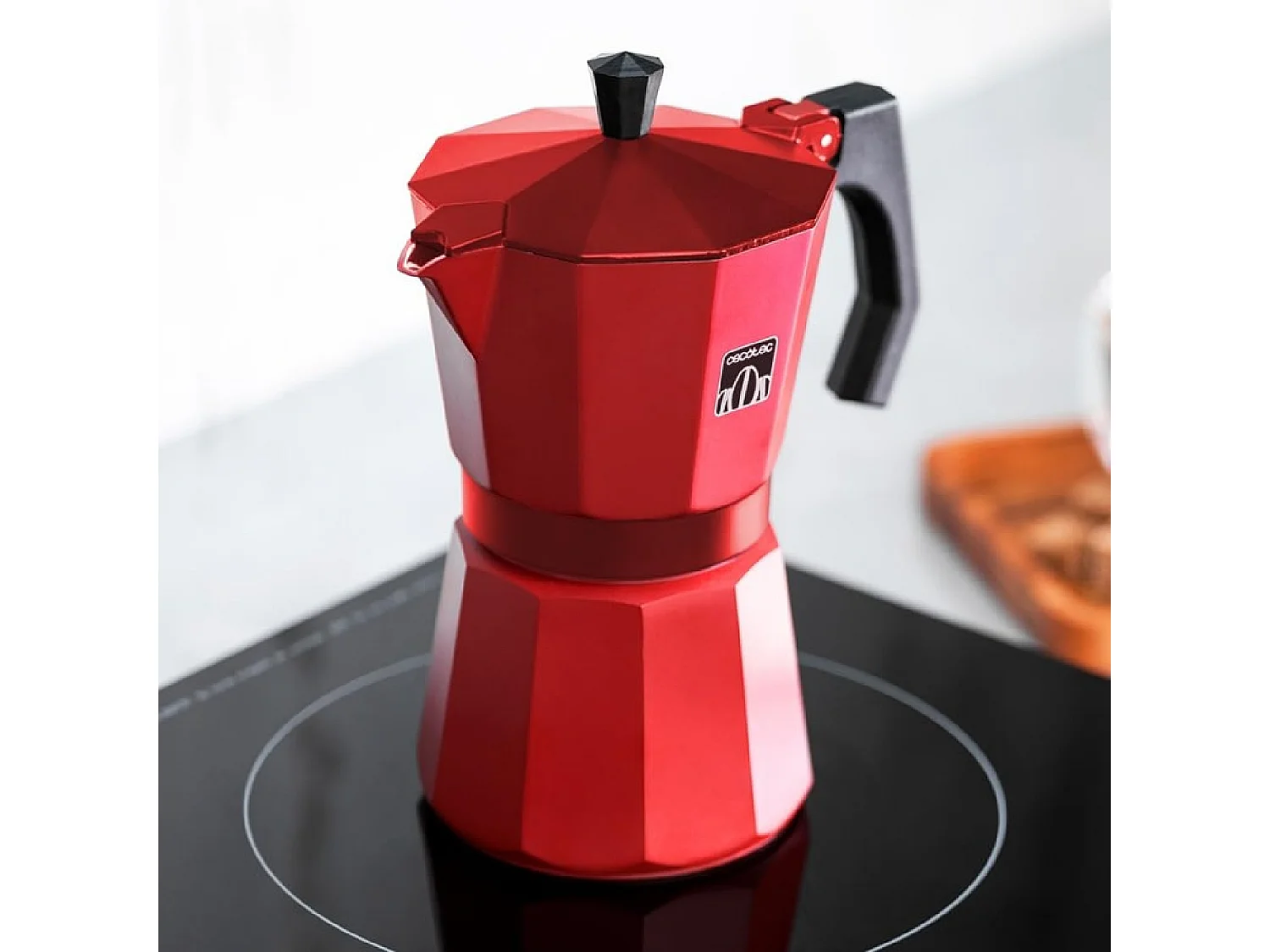 Cecotec Cafetière italienne Mokclassic 300 Red. Expresso, aluminium, 3 tasses, tous feux, joint silicone, manche ergonomique, filtre et valve en acier inoxydable.