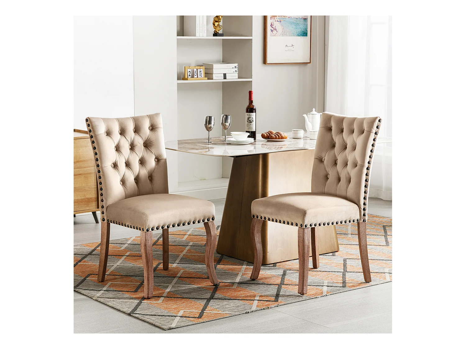 Silla de comedor de terciopelo camel con respaldo y aro decorativo tachonado, patas de madera maciza, 49x63x95 cm, juego de 2