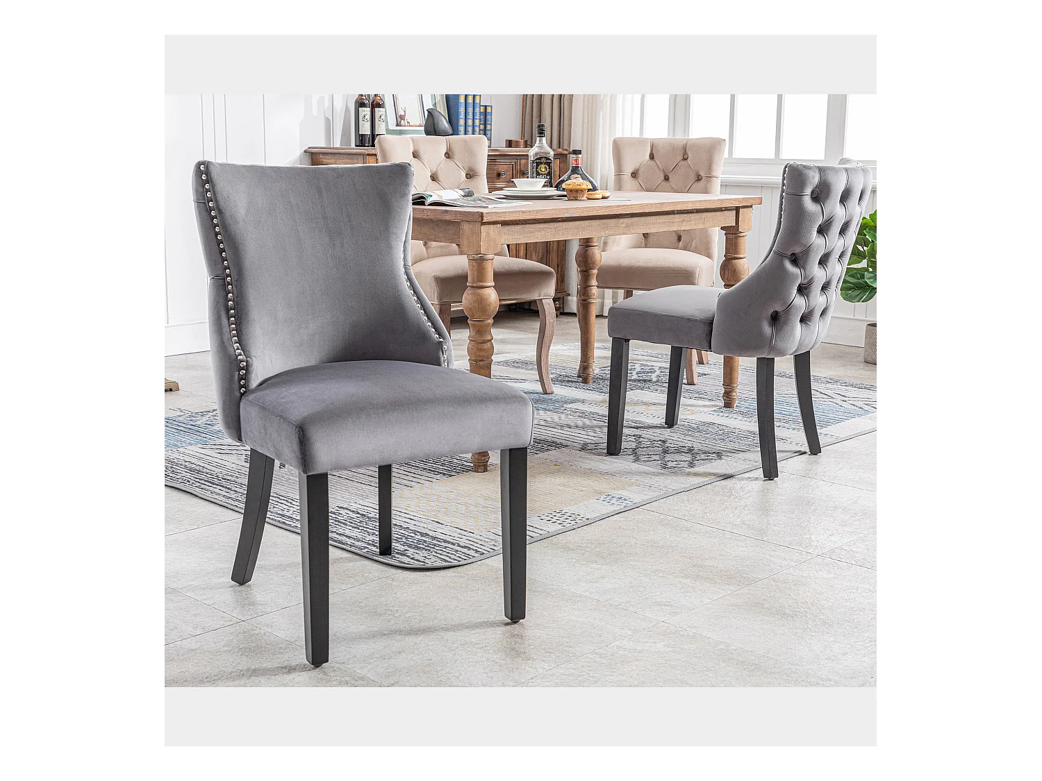 Silla de comedor de terciopelo gris con cómodas patas de madera maciza y diseño acolchado, juego de 4