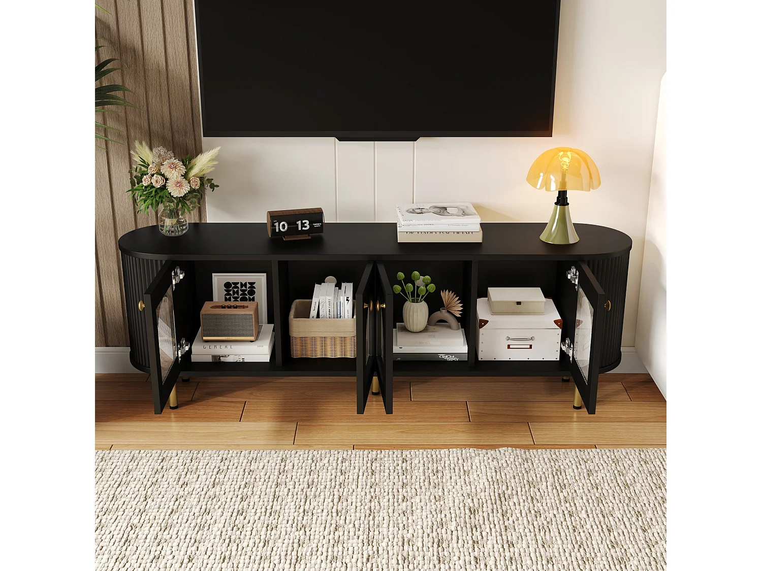 Mueble de TV de 170 cm en negro y dorado con 4 puertas de cristal, diseño moderno con tiradores dorados para salón.