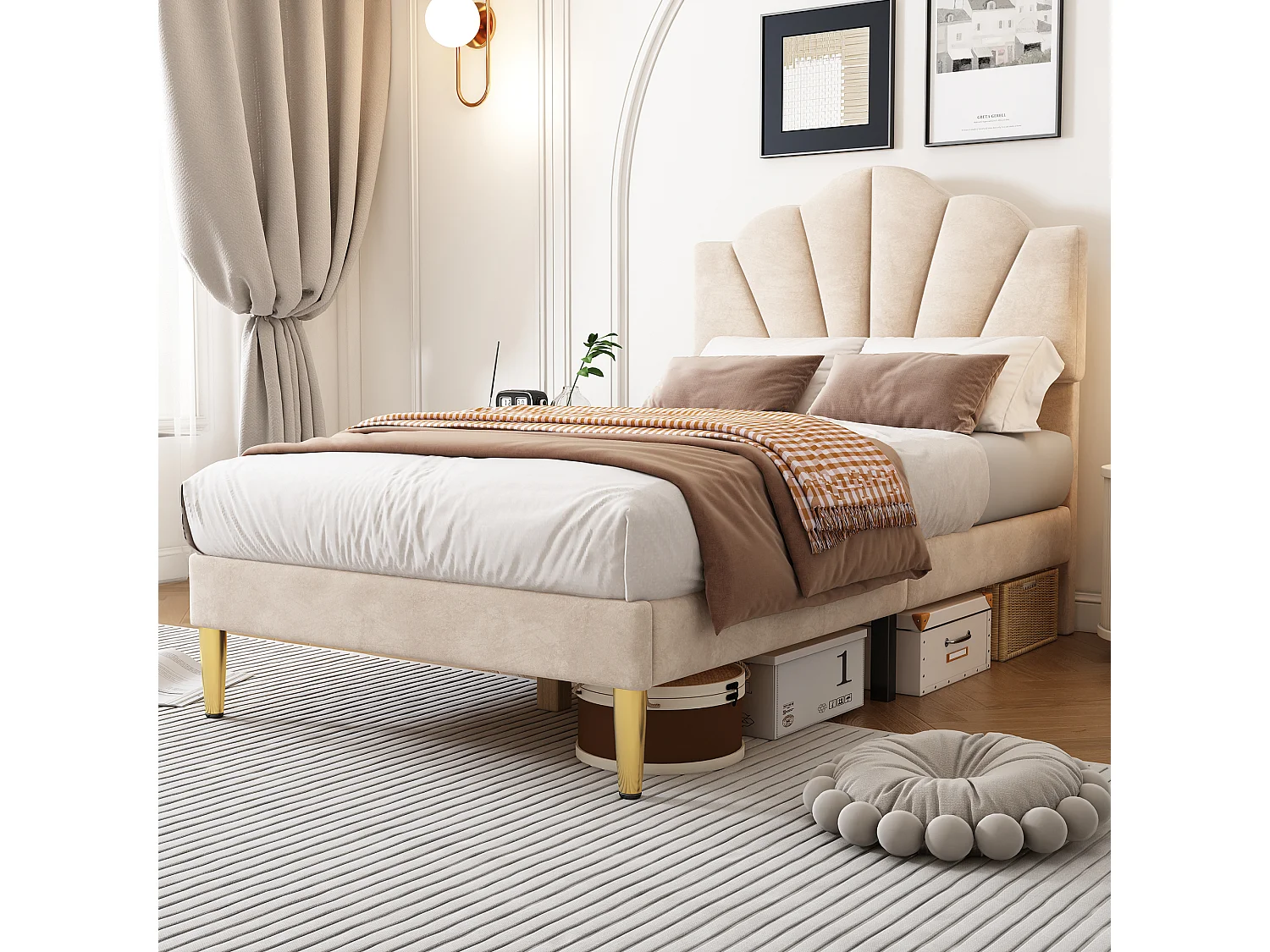Cama de 90x200 cm en terciopelo beige con cabecero regulable, patas de metal dorado y base de madera