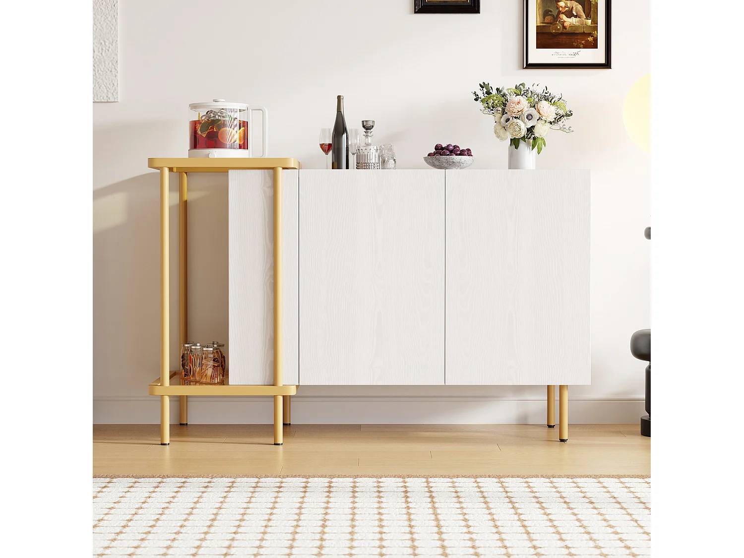 Buffet doré et blanc avec 2 portes et 2 compartiments ouverts, pieds dorés 120x40x77,5cm